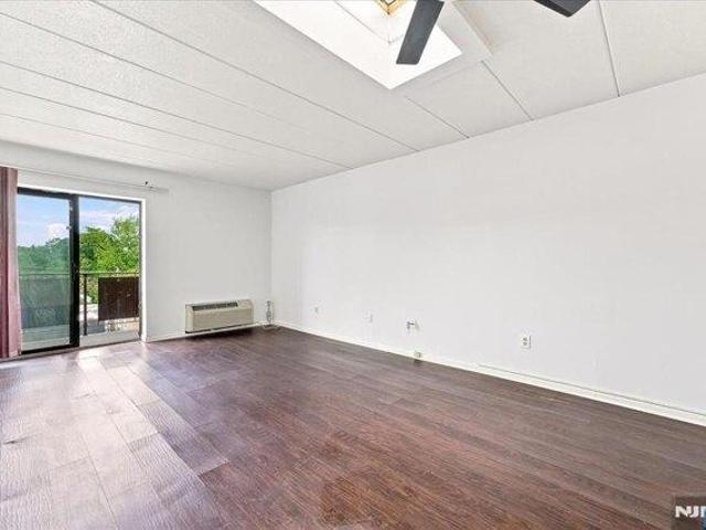 Condo for sale in Hackensack, New Jersey
