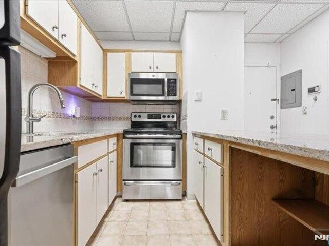 Condo for sale in Hackensack, New Jersey
