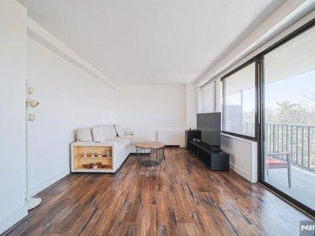 Condo for sale in Hackensack, New Jersey