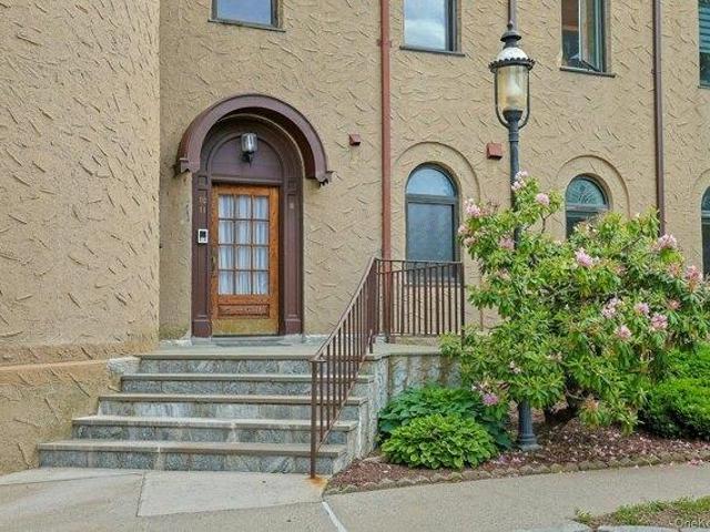 Condo for sale in Hawthorne, New York