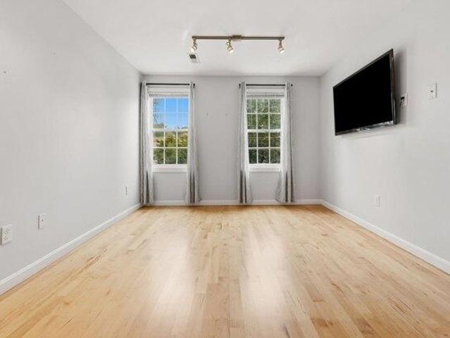 Condo for sale in Ipswich, Essex County