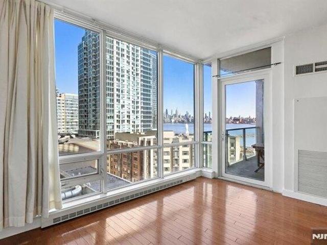 Condo for sale in Hudson, New Jersey