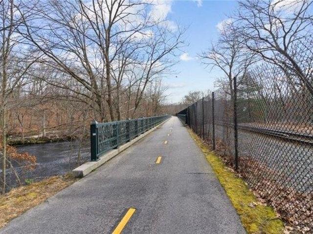 Condo for sale in Lincoln, Rhode Island