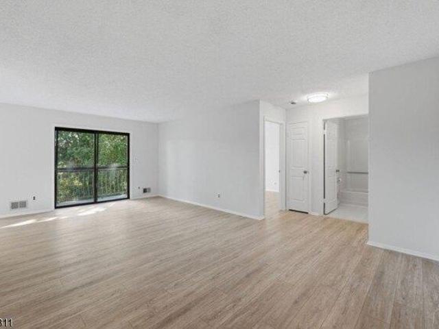 Condo for sale in Linden, New Jersey