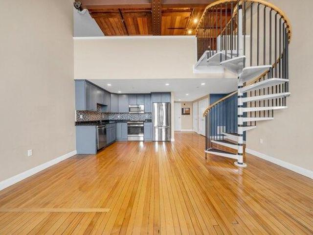 Condo for sale in Merrimack-Middle Street Historic District, Lowell