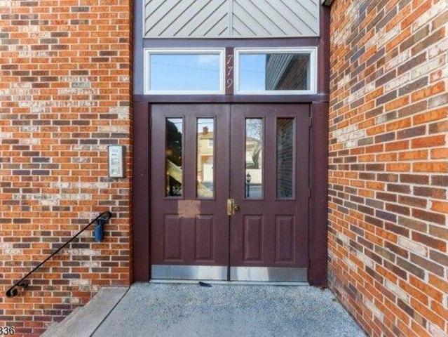 Condo for sale in Lyndhurst, New Jersey