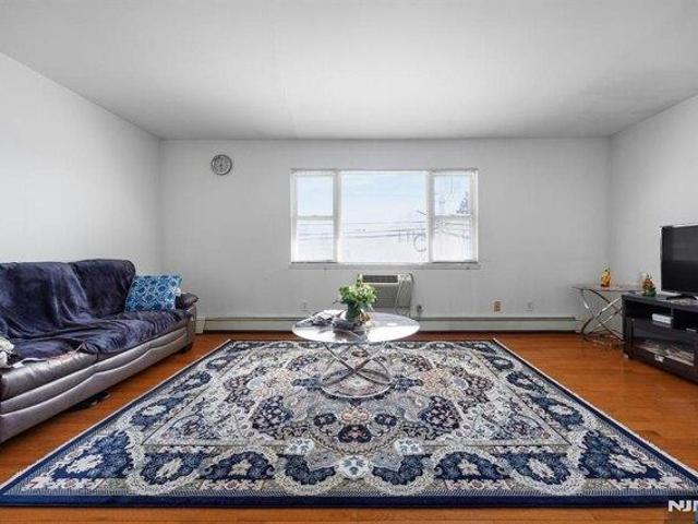 Condo for sale in Lyndhurst, New Jersey