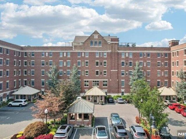Condo for sale in Mahwah, New Jersey