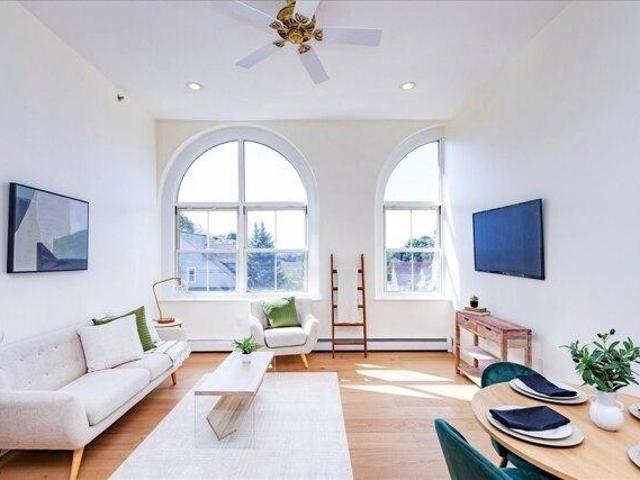 Condo for sale in Oak Grove, Malden