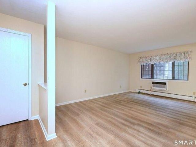 Condo for sale in Milford, South Central Connecticut Planning Region