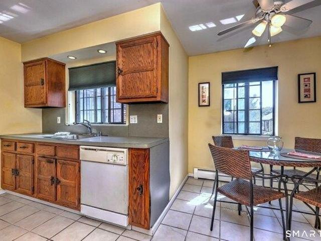 Condo for sale in Milford, South Central Connecticut Planning Region