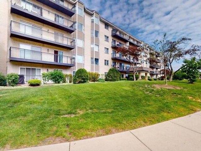 Condo for sale in Morton Grove Condo for sale in Morton Grove
