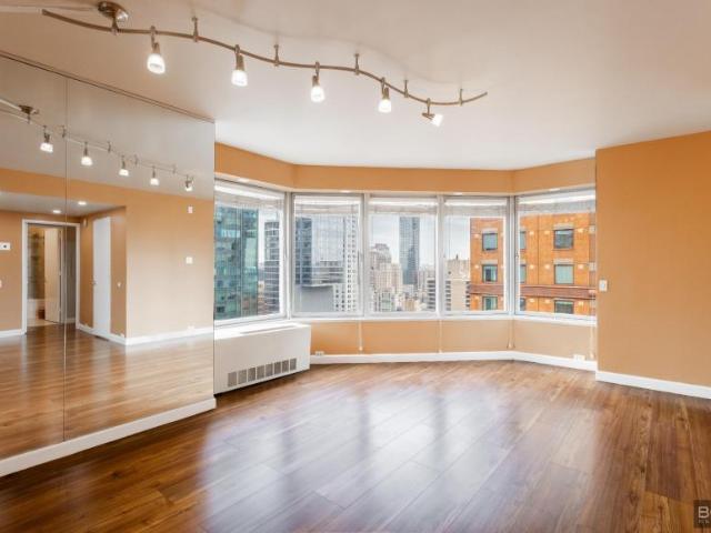Condo for sale in Manhattan Community Board 5, New York