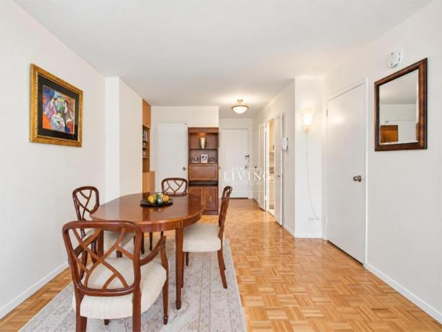 Condo for sale in Manhattan Community Board 7, New York