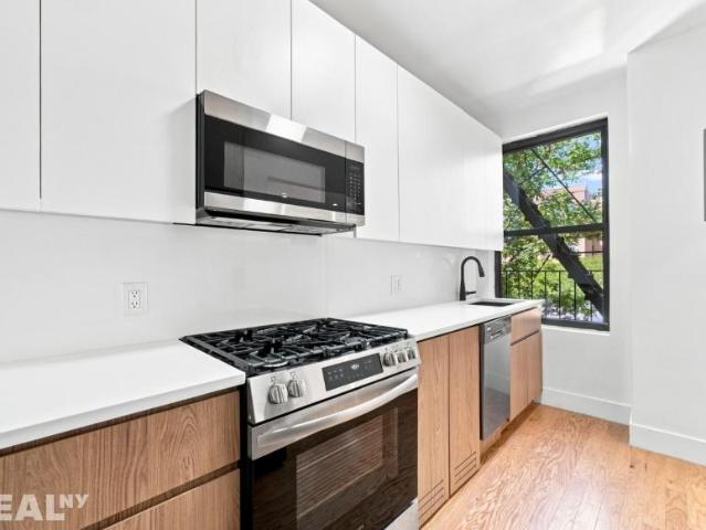 Condo for sale in Manhattan Community Board 12, New York