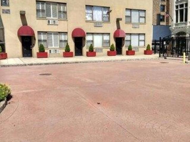 Condo for sale in Newark, New Jersey