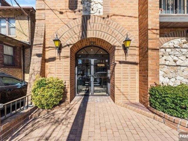 Condo for sale in Hudson, New Jersey