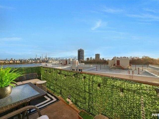 Condo for sale in Hudson Heights, North Bergen