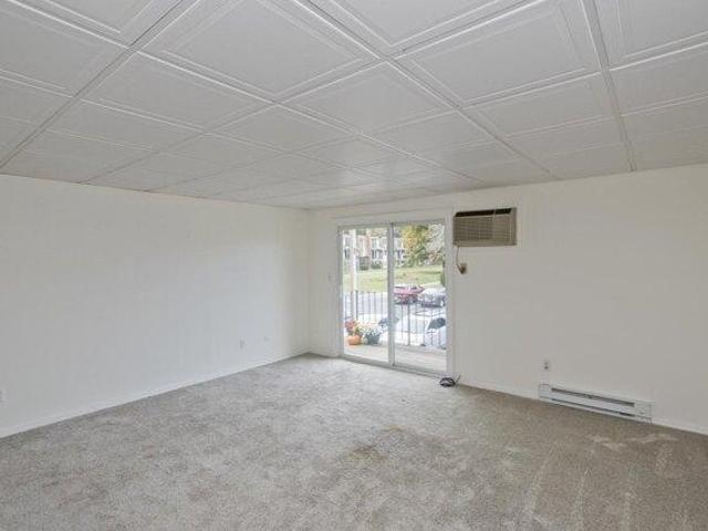 Condo for sale in Northampton, Hampshire County