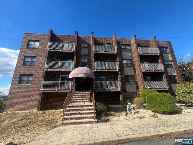 Condo for sale in Palisades Park, New Jersey