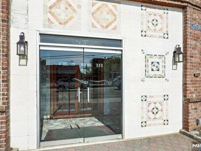 Condo for sale in Palisades Park, New Jersey