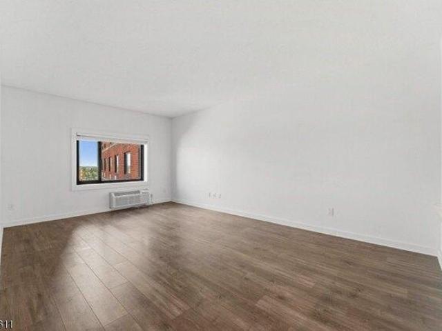 Condo for sale in Rahway, New Jersey