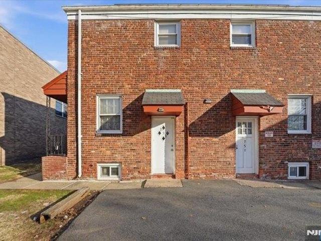 Condo for sale in Ridgefield, New Jersey