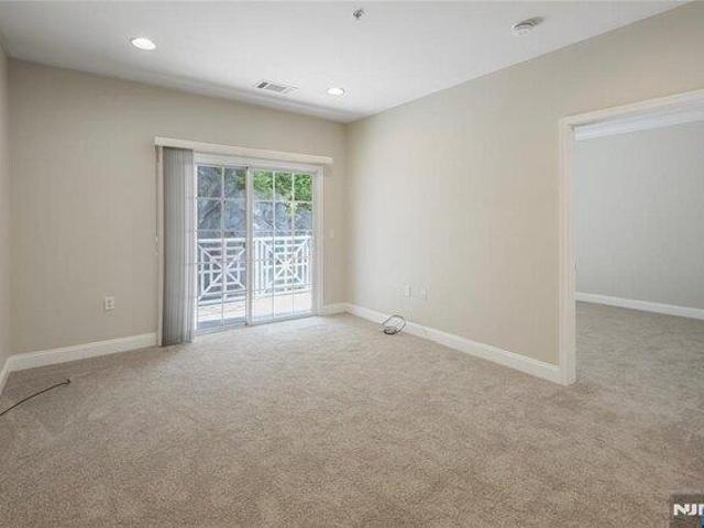 Condo for sale in The Grande at Riverdale, Riverdale