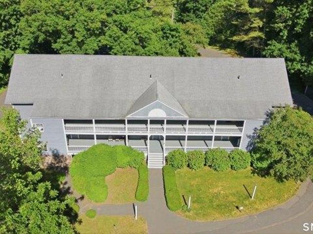 Condo for sale in Simsbury, Connecticut