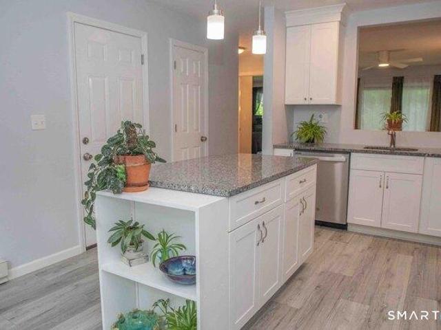 Condo for sale in Simsbury, Connecticut