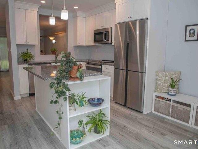 Condo for sale in Weatogue, Simsbury