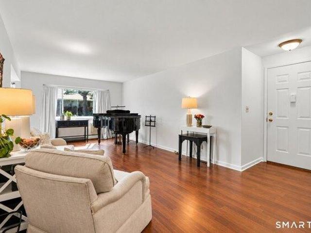 Condo for sale in Ridgeway, Stamford