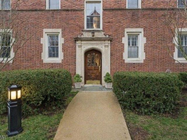Condo for sale in Summit, New Jersey