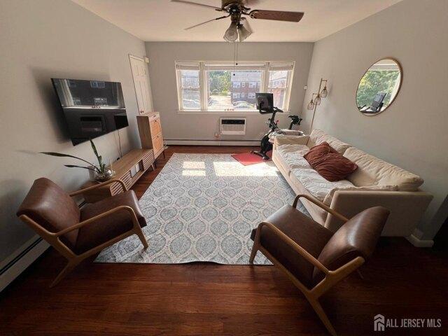 Condo for sale in Ardleigh Mews Condominium, Verona