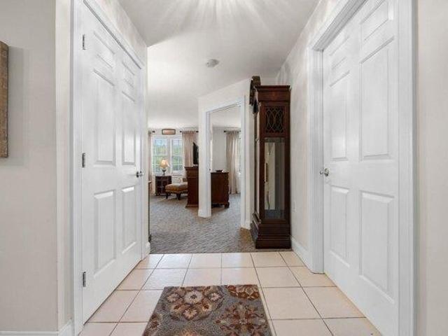 Condo for sale in Wakefield, Middlesex County