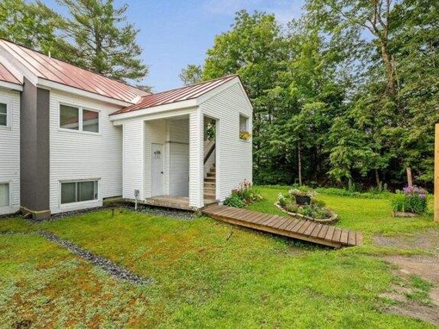 Condo for sale in Warren, Washington County