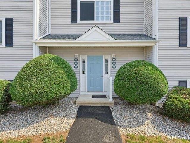 Condo for sale in Waterford, Connecticut