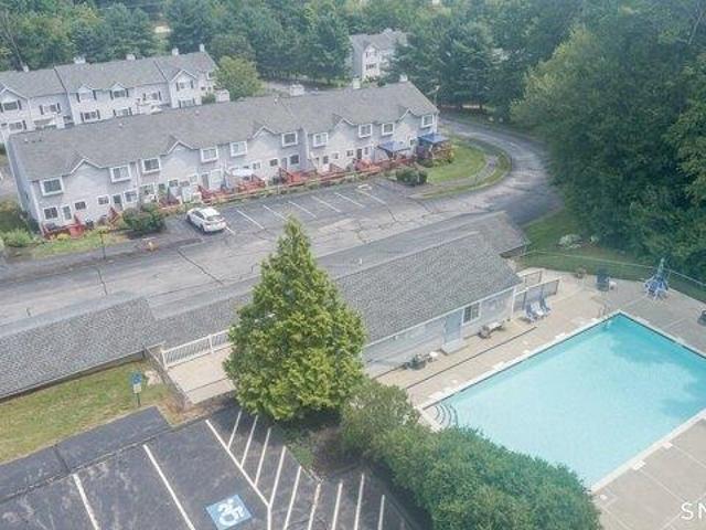 Condo for sale in Waterford, Connecticut