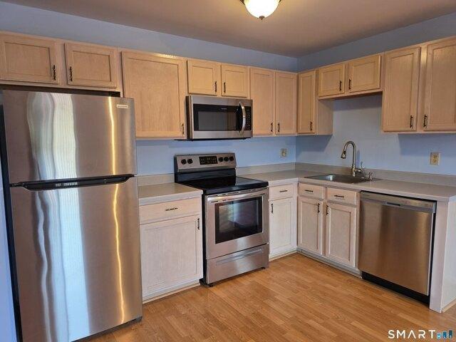 Condo for sale in Waterford, Connecticut