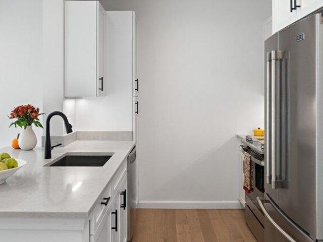 Condo for sale in Repton Place, Watertown