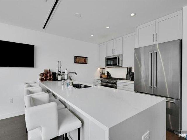 Condo for sale in Weehawken, Hudson County