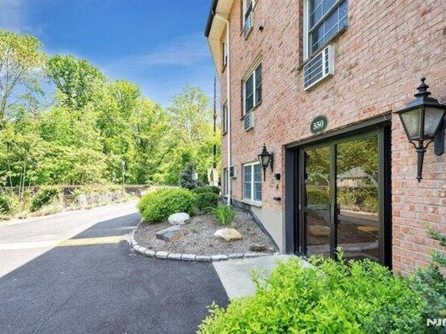 Condo for sale in Old Tappan, Bergen County