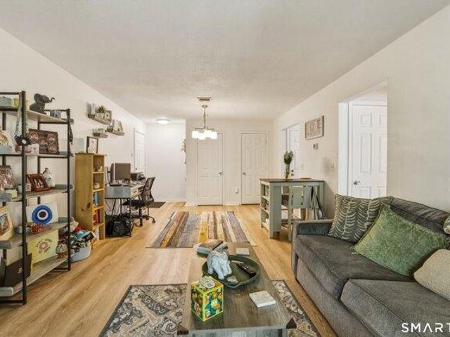 Condo for sale in Windsor Locks, Connecticut