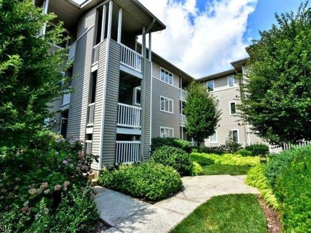 Condo for sale in Orchard Park Condominiums, Allendale