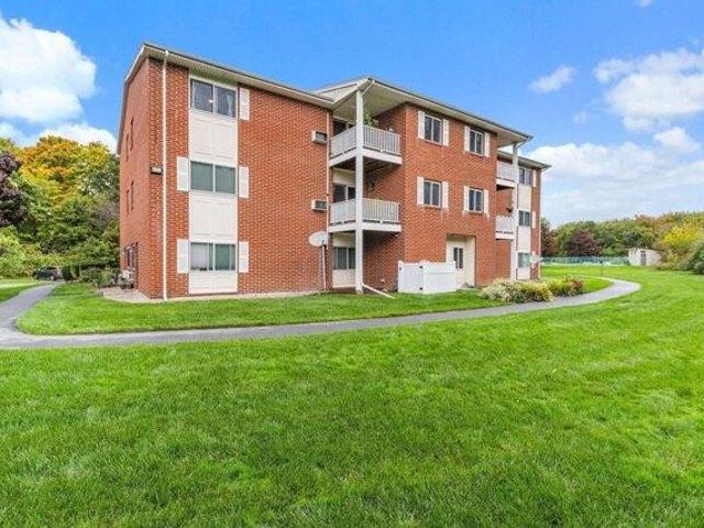 Condo for sale in Wood's Edge Condominiums, Attleboro