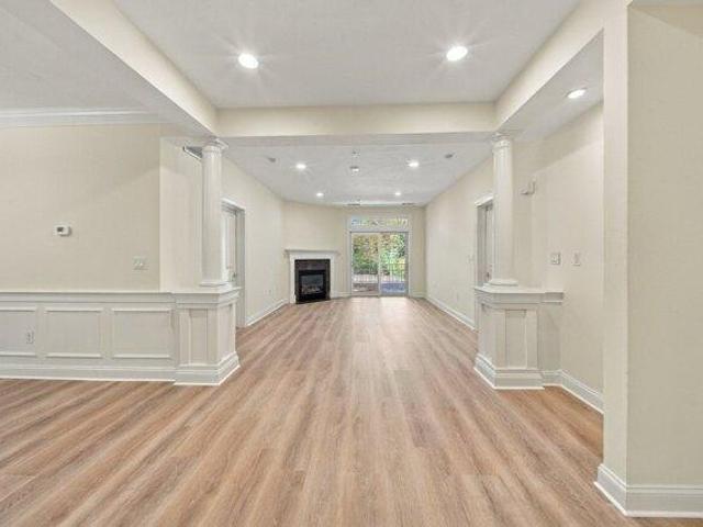 Condo for sale in Bedford, Middlesex County