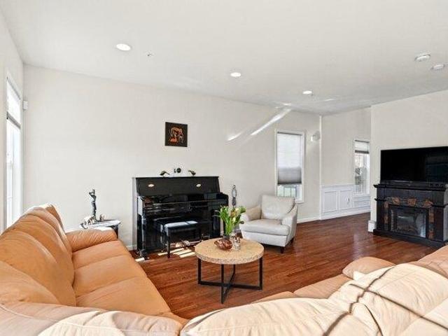 Condo for sale in Hartwell Farms, Bedford