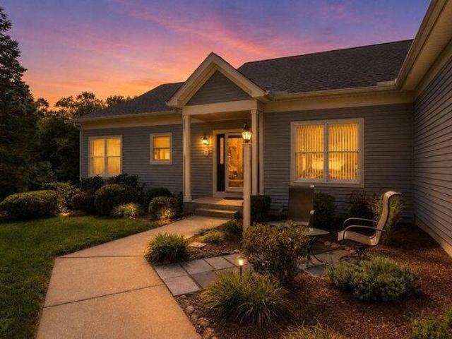 Condo for sale in Bedford, Middlesex County