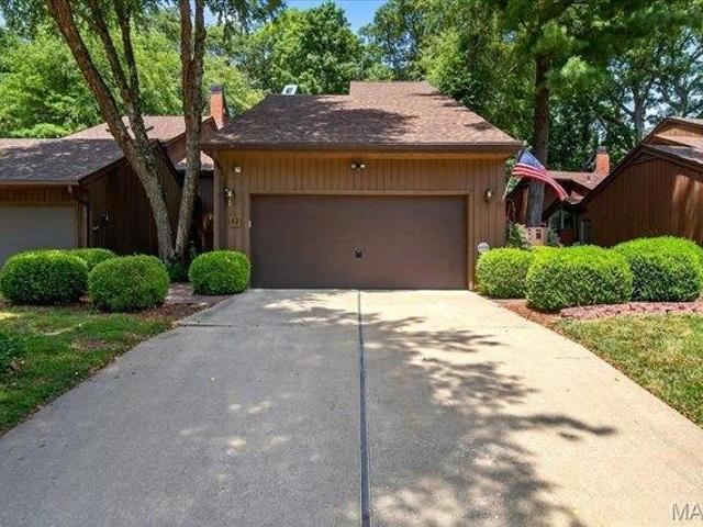 Condo for sale in Belleville, Illinois