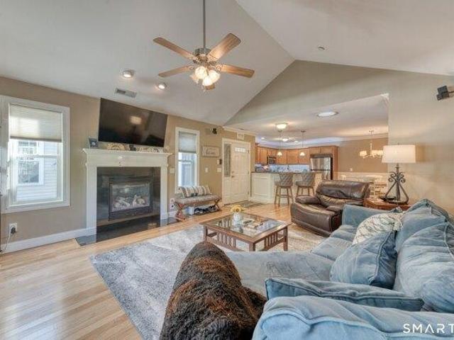 Condo for sale in Berlin, Connecticut